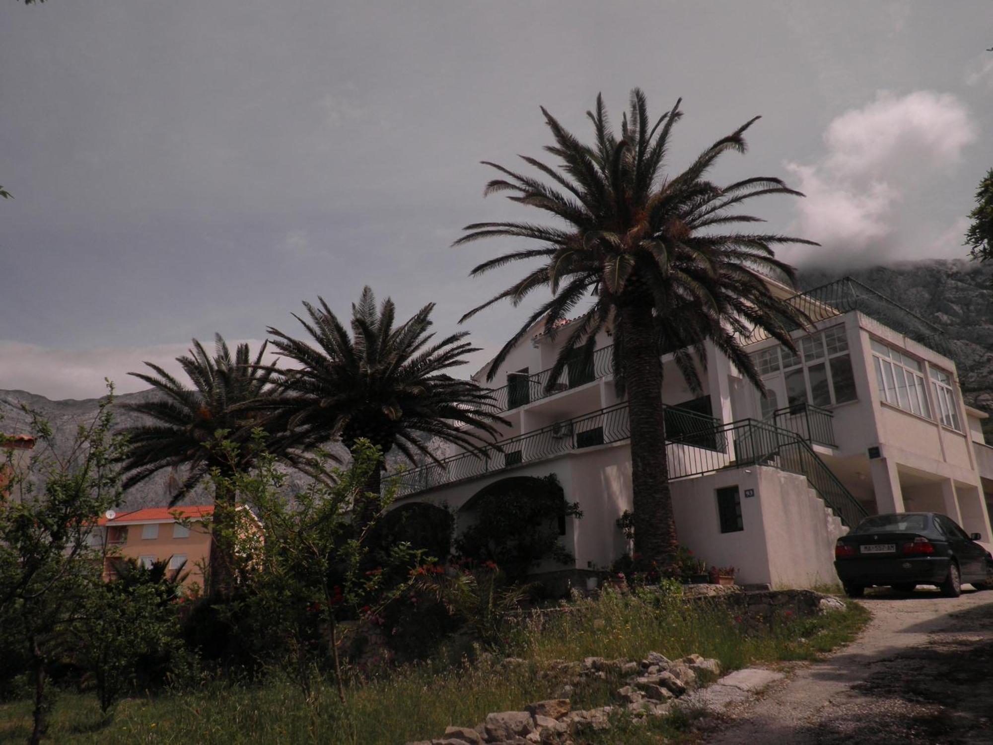 Apartments Tri Palme Baška Voda Exterior foto